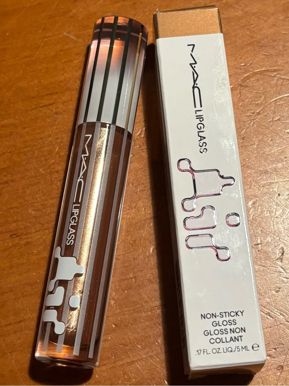 MAC Lipglass Air Non-Sticky Lipgloss Accolade